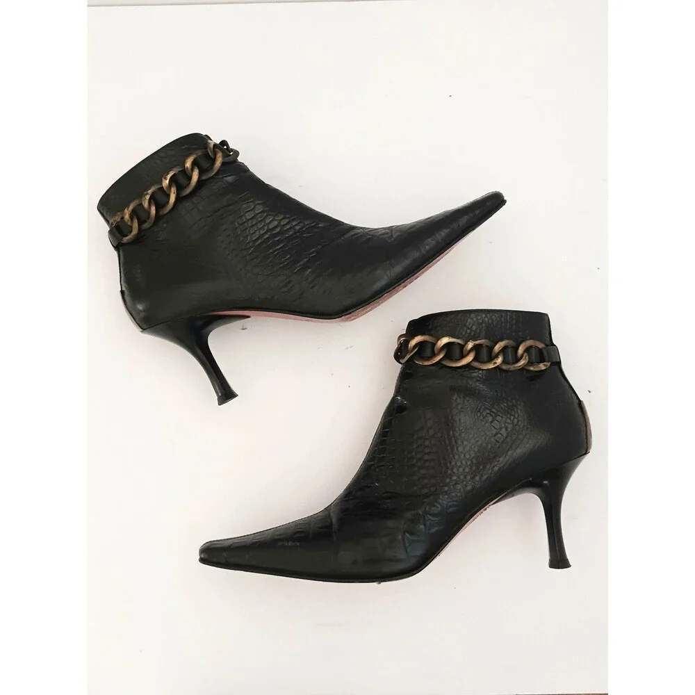Donald Pliner Blk Croc Embossed Leather Heeled Ankle Boots Chain Trim Italy 6.5M